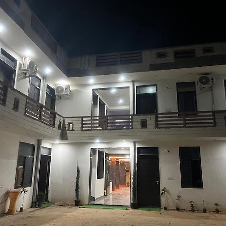 Hotel Shyam Sarover And Restaurant Ringas Bagian luar foto