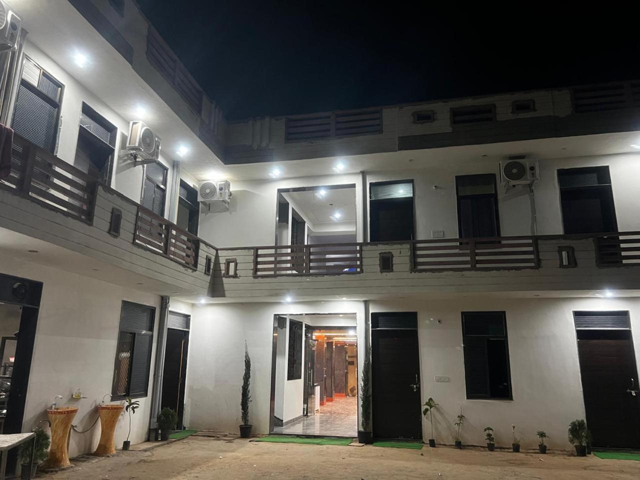 Hotel Shyam Sarover And Restaurant Ringas Bagian luar foto