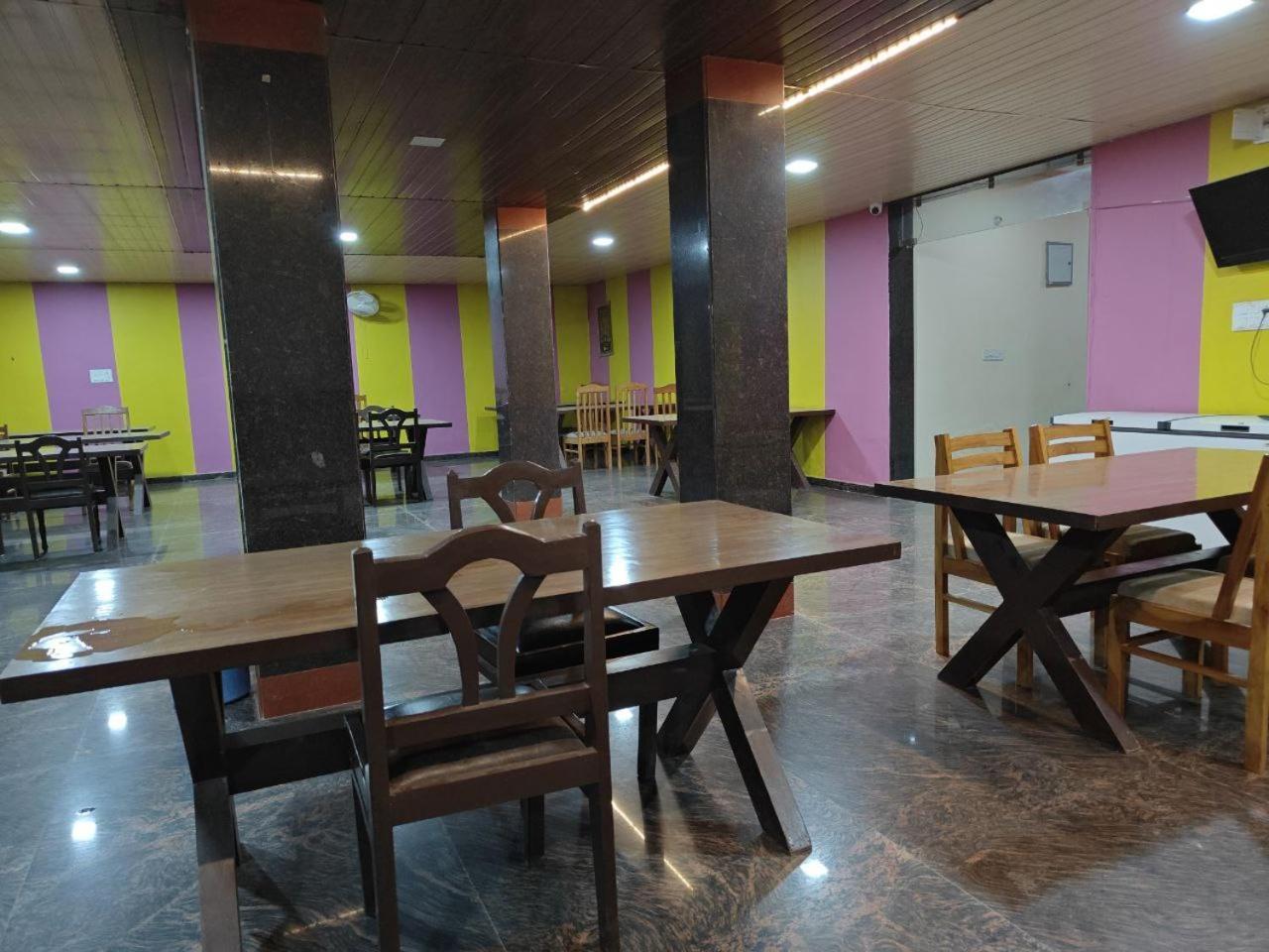 Hotel Shyam Sarover And Restaurant Ringas Bagian luar foto