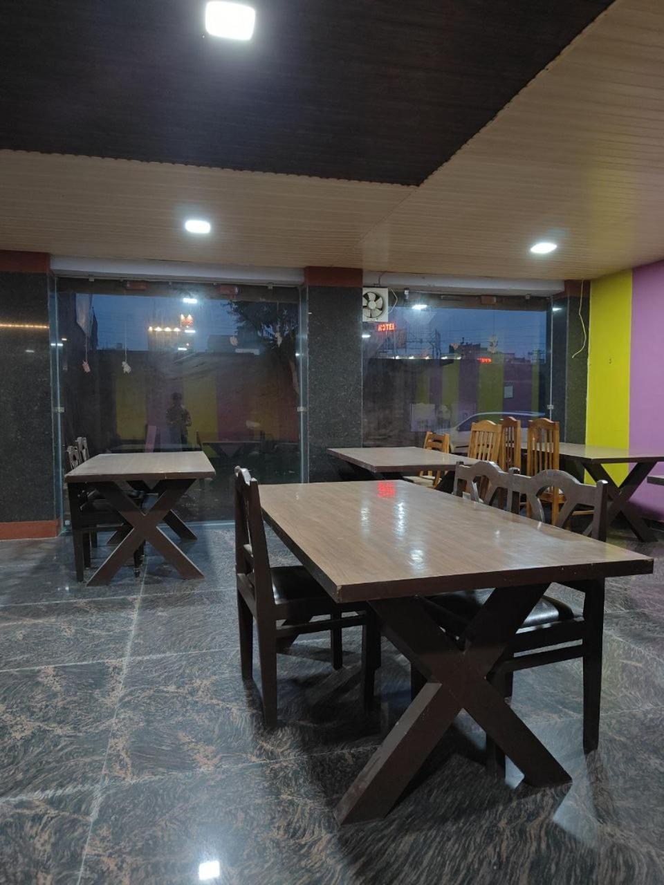 Hotel Shyam Sarover And Restaurant Ringas Bagian luar foto