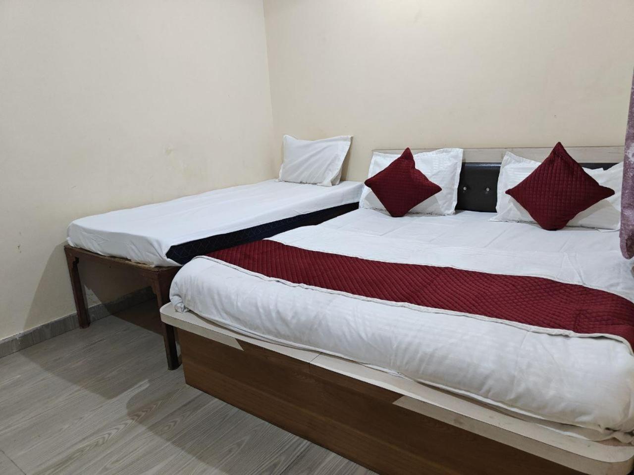 Hotel Shyam Sarover And Restaurant Ringas Bagian luar foto