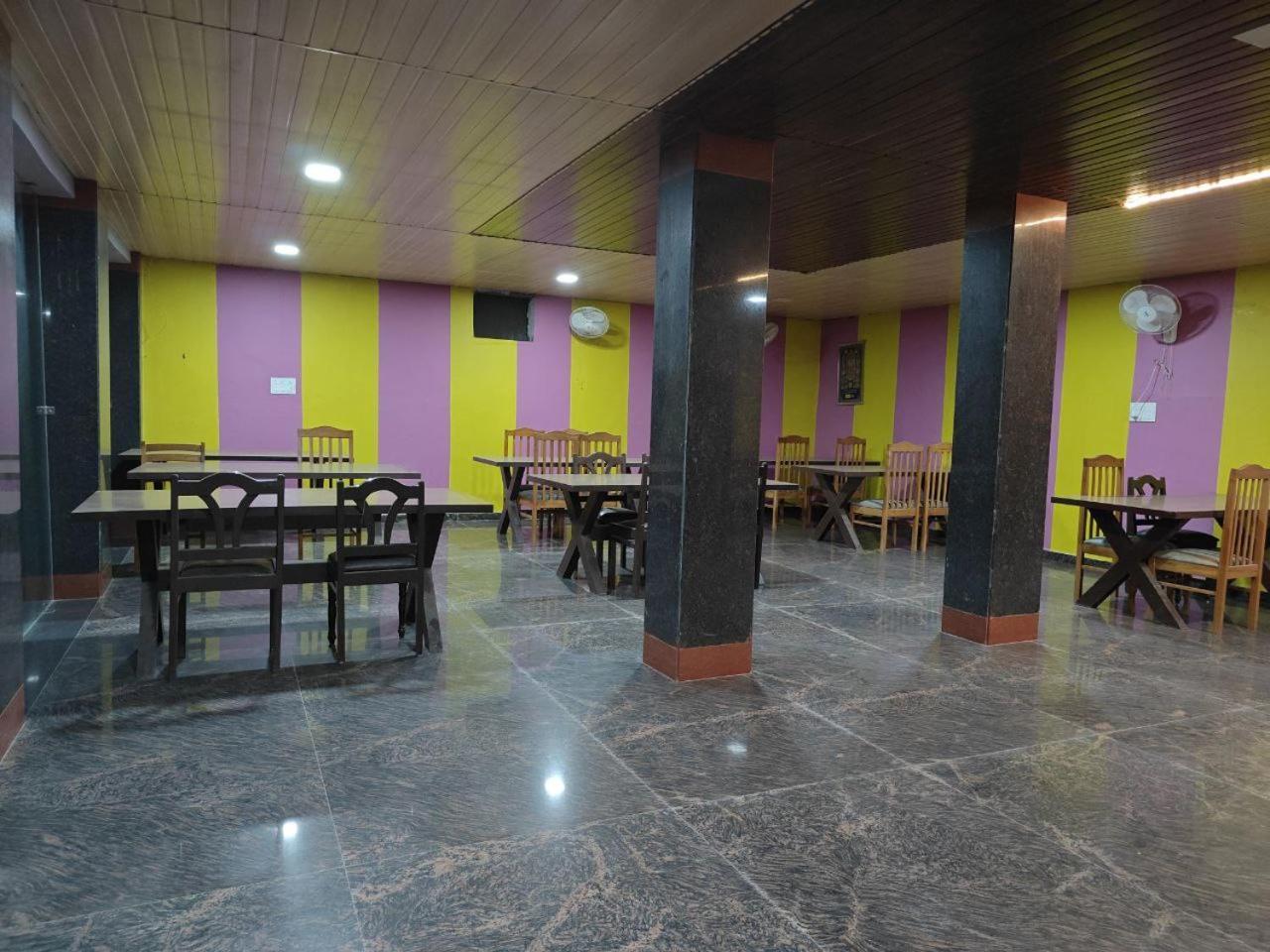 Hotel Shyam Sarover And Restaurant Ringas Bagian luar foto