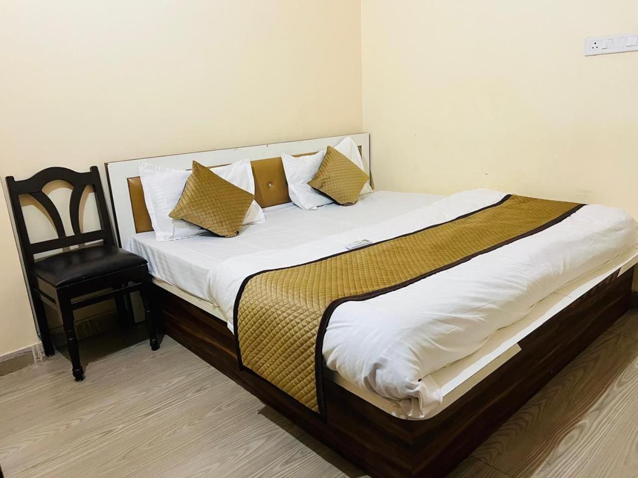 Hotel Shyam Sarover And Restaurant Ringas Bagian luar foto