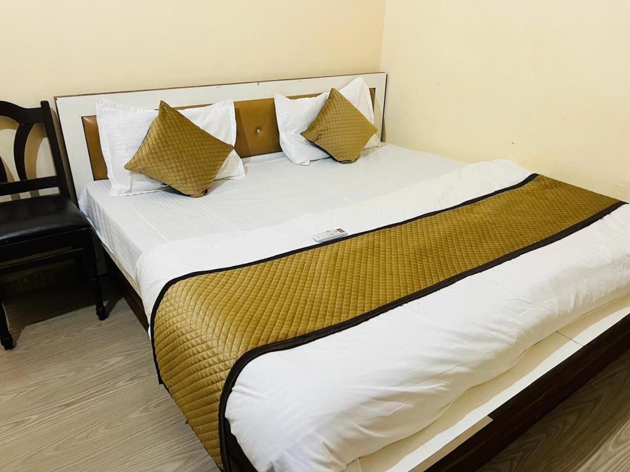 Hotel Shyam Sarover And Restaurant Ringas Bagian luar foto