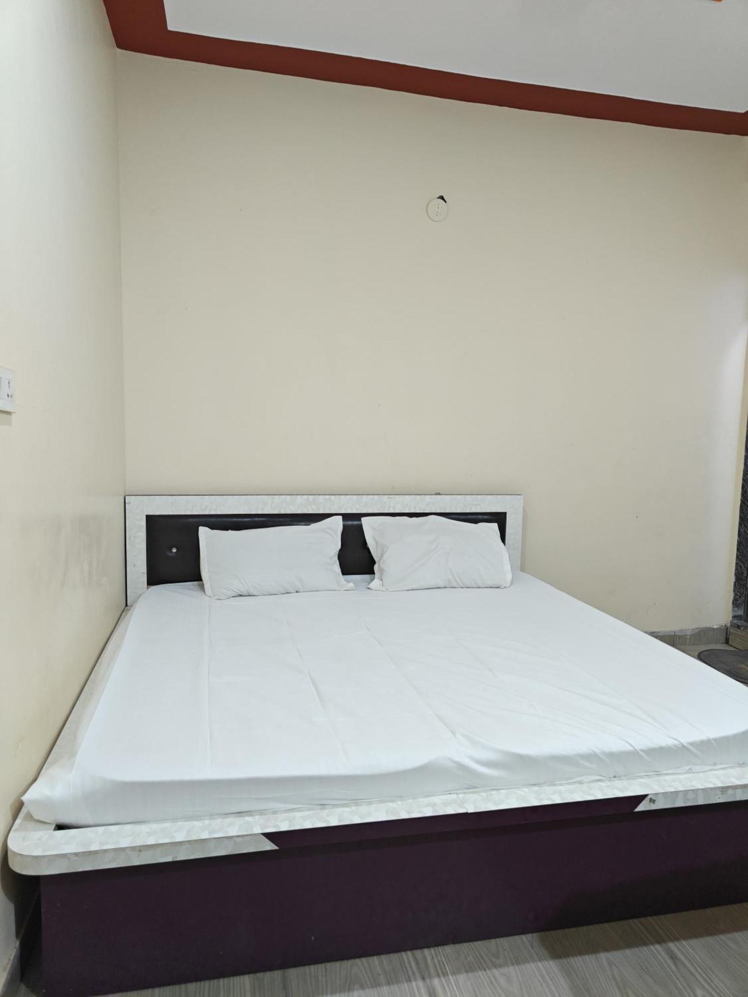 Hotel Shyam Sarover And Restaurant Ringas Bagian luar foto
